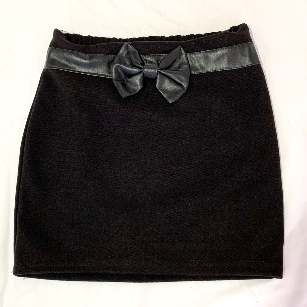 CUTE & SEXY Black Mini Skirt with Bow